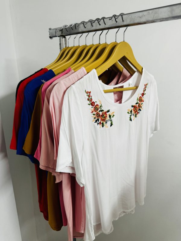 COD34 BLUSA POPLIN BORDADO AMPLIO