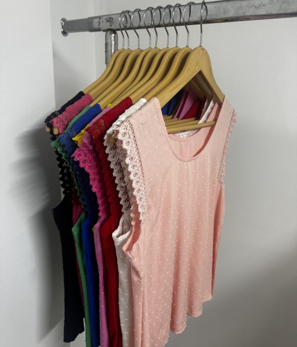 COD 102 MUSCULOSA PLUMETI CON BRODERIE